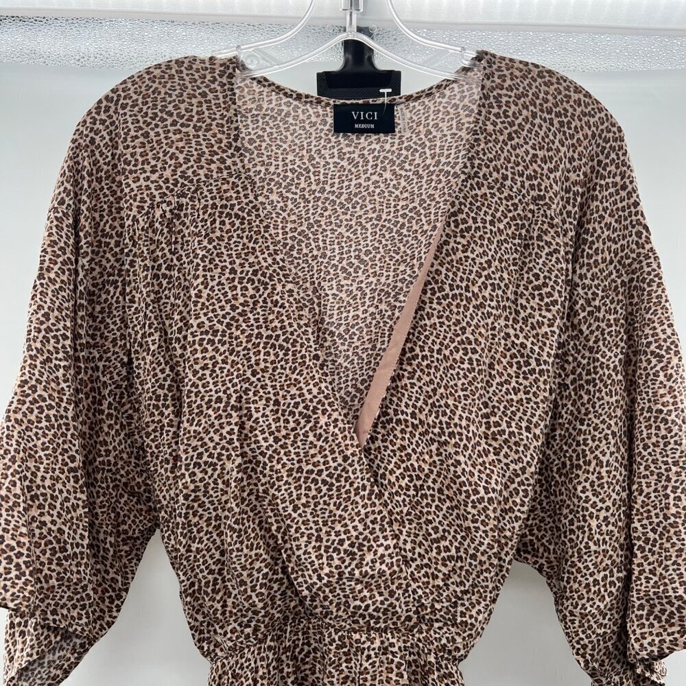 Vici Women's Animal Print V-Neck Romper Belted Size Medium 3/4 Sleeve - Picture 2 of 9